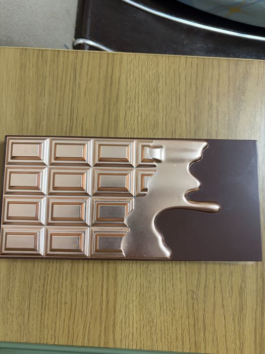 Палетка тіней  шоколадка revolution chololate elixir