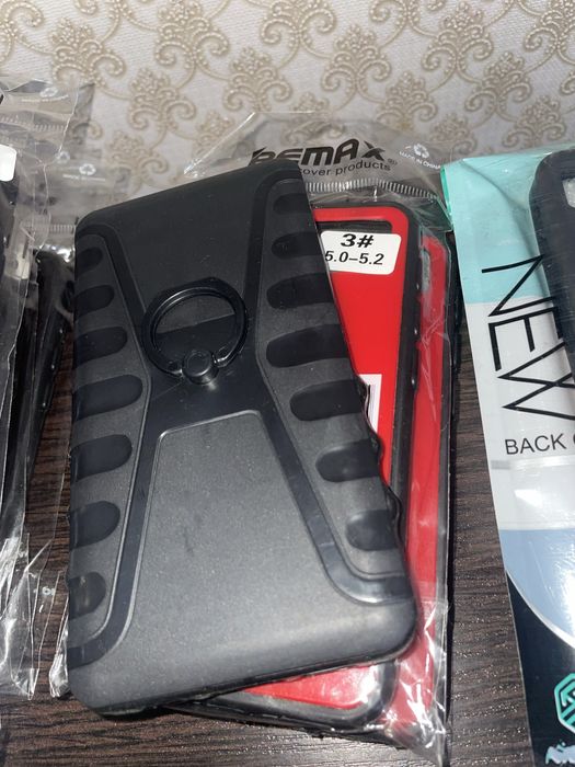 Универсальные чехлы