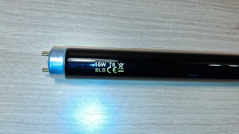Czarna Świetlówka UV T8 15W – Efekt Fluorescencji BLB