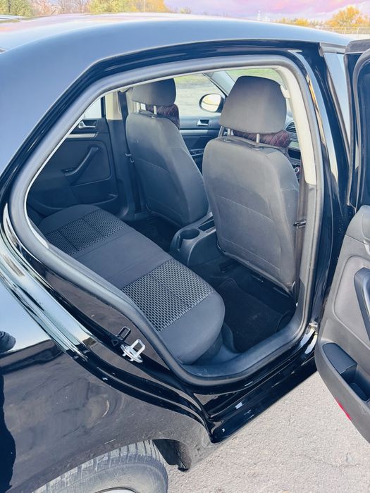 В продажі - Volkswagen Jetta 2010