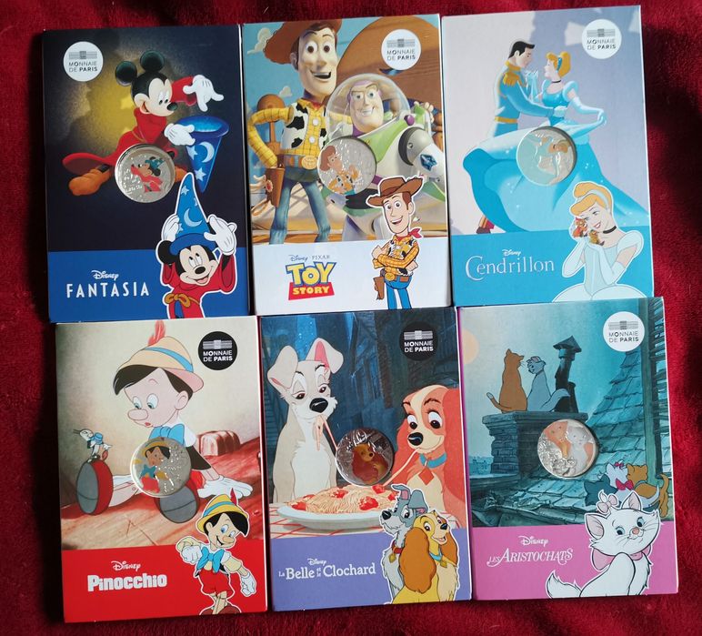 Conjunto de 6 moedas coloridas da coleção Disney