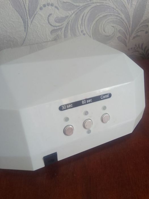 Лампа для нігтів