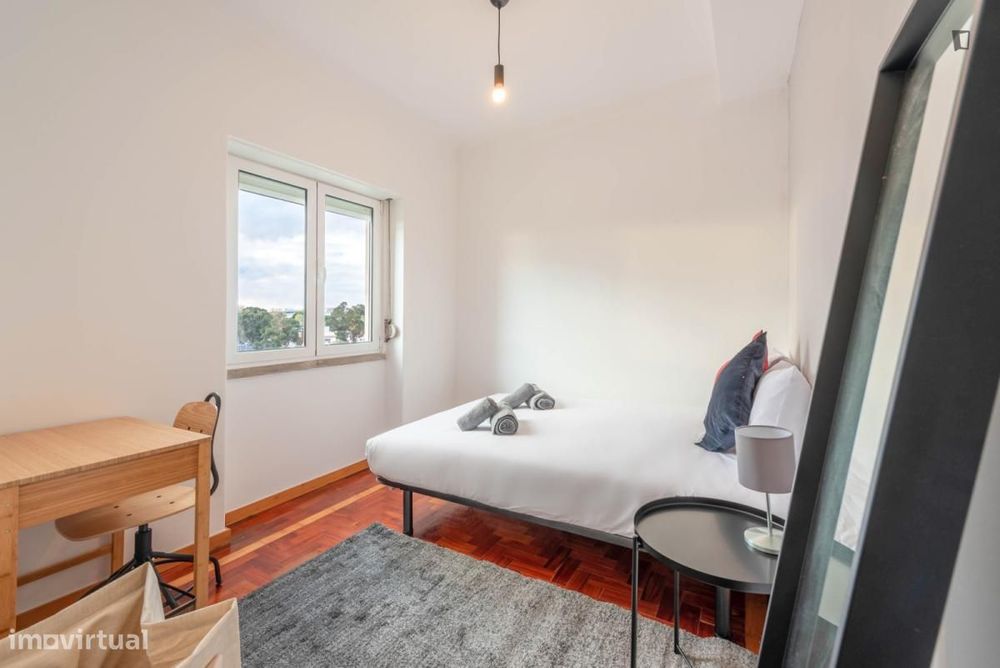 Quarto - localizado em Telheiras Lisbon