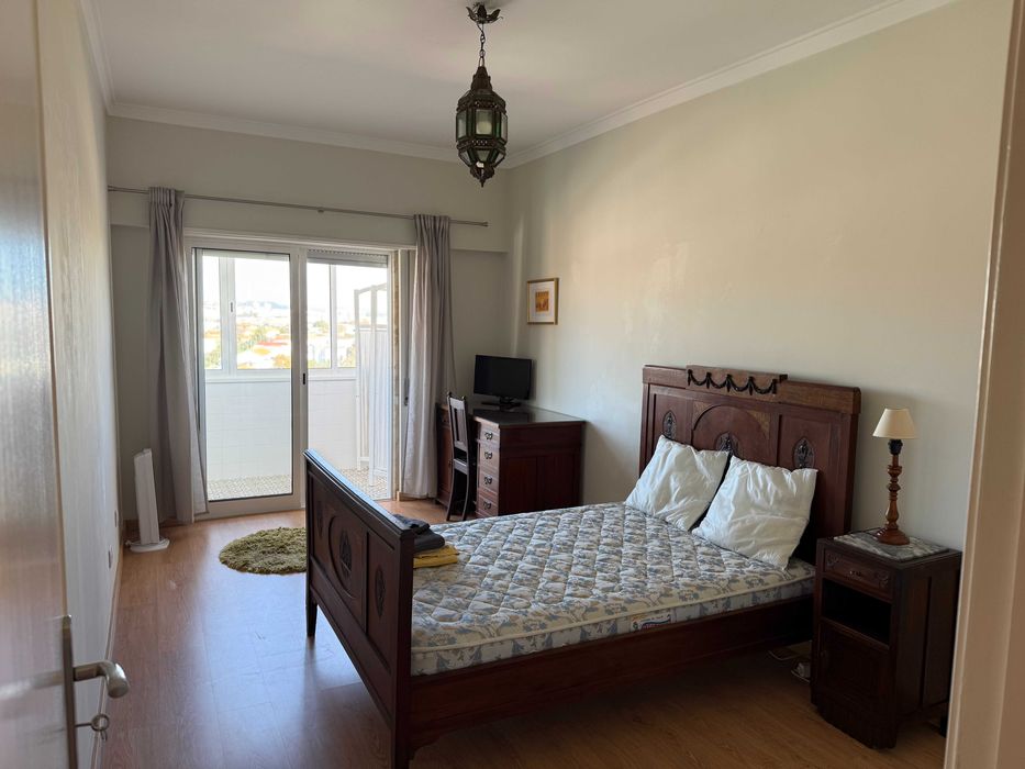 Quarto para Arrendar com Varanda