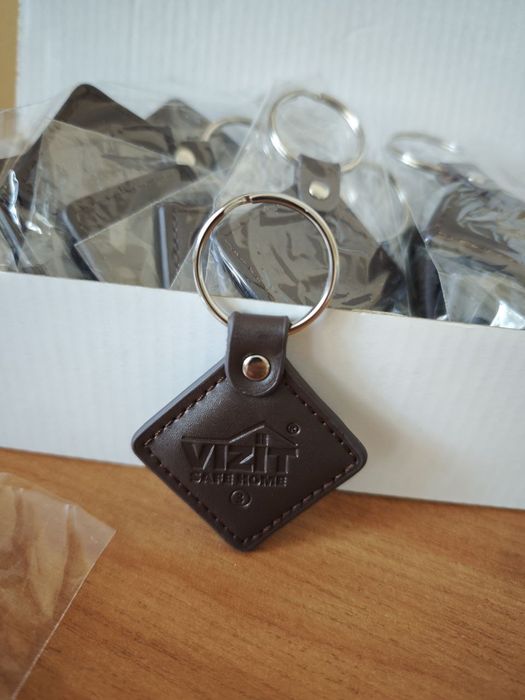 Кожанный брелок RFID 125кГц Vizit