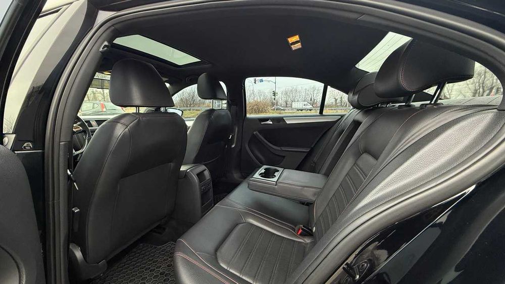 Volkswagen Jetta GLI 2.0 (220 к.с.) 2013