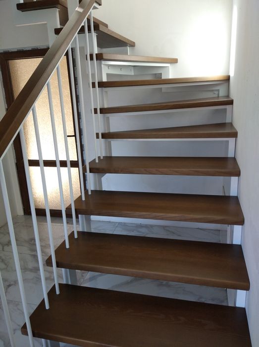 Сходи на металевому каркасі перила нержавіка ковка стекло дерево метал