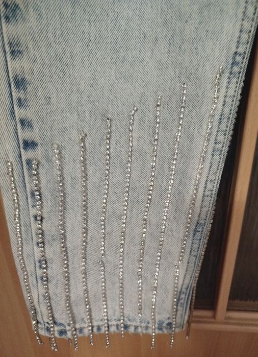 Джинси рвпнки зі стразами для модних тенденцій, дівчачі