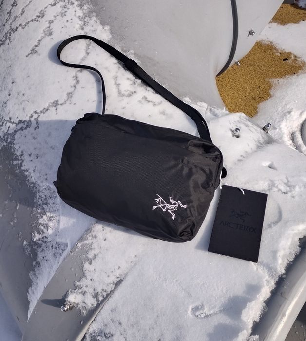 Сумка Arcteryx + мавпа Kipling в подарунок ( месенджер, бананкака)

П