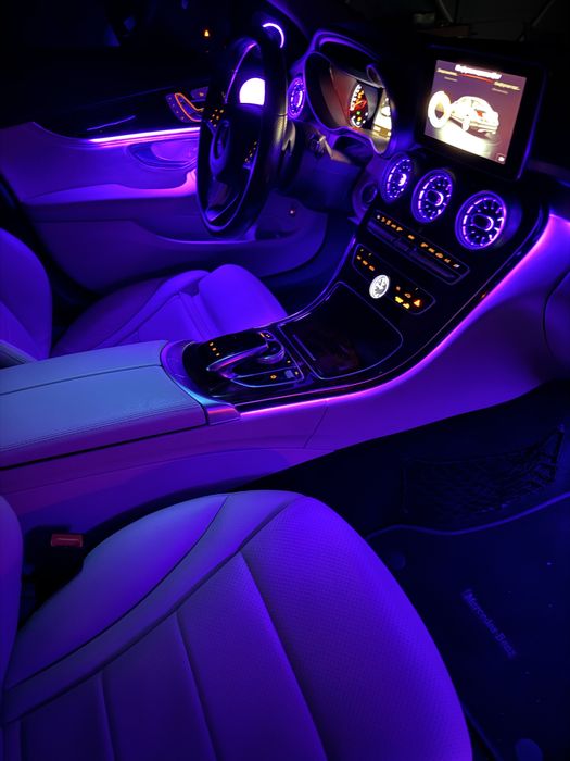 Амбієнтна підсвітка салону авто