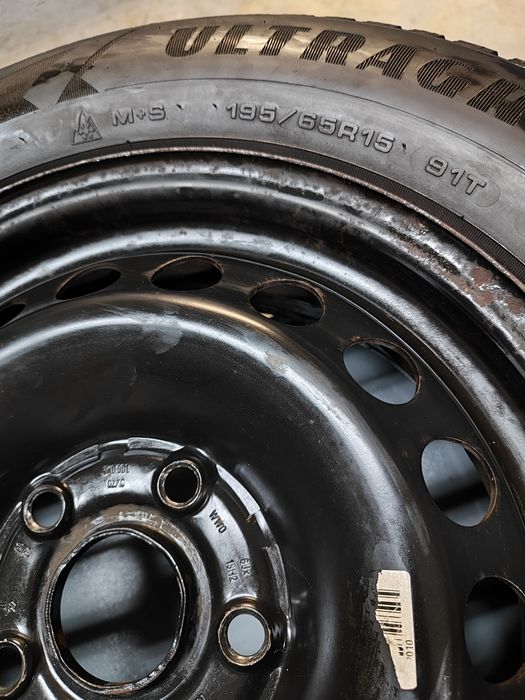 Koła R15, 5x112 z oponami zimowymi Goodyear 195x65 oraz z kołpakami VW