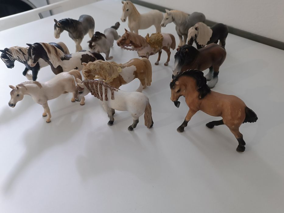Cavalos em resina marca schleich
