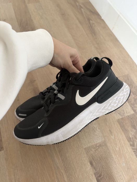 Ténis Nike pretos 36,5