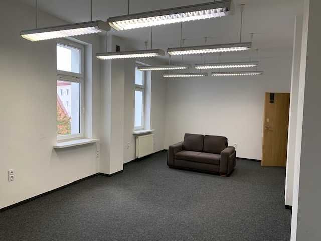 Do wynajęcia - biuro 36,8 m² woda, ścieki. Centrum Piły.