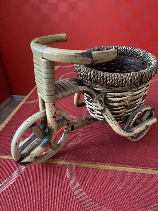 Плетена підставка для квітів ( кашпо)