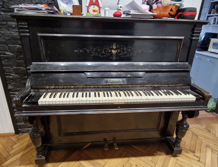 Pianino marki F. Glaser