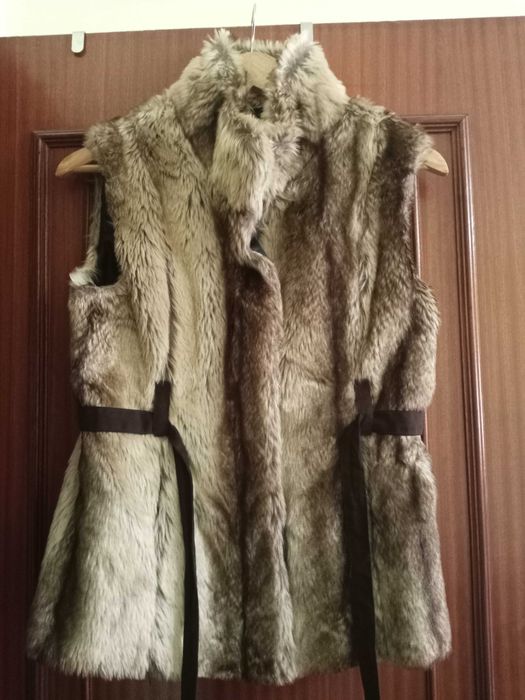 Colete de pêlo castanho