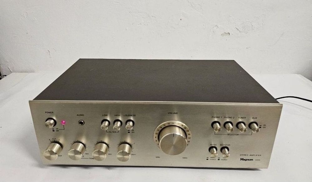 Hi- Fi Wzmacniacz stereo Magnum 2000.