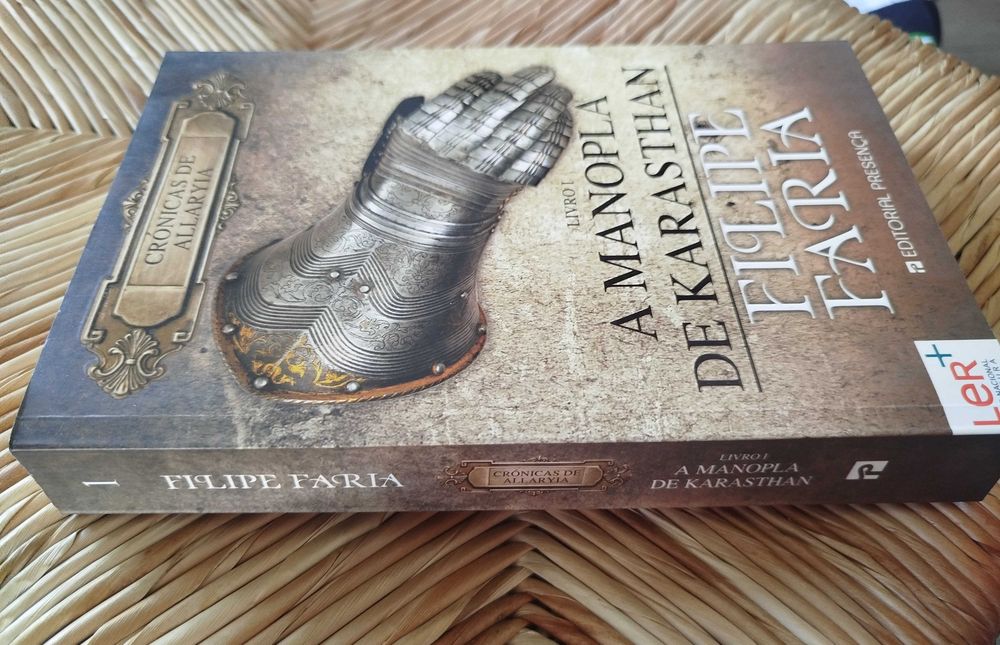 A Manopla de Karasthan Crónicas de Allaryia - Livro I