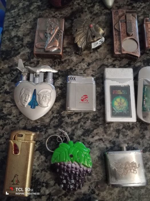 33 esqueiros antigos 30€ Só vendo o conjunto todo, não vendo em separado.