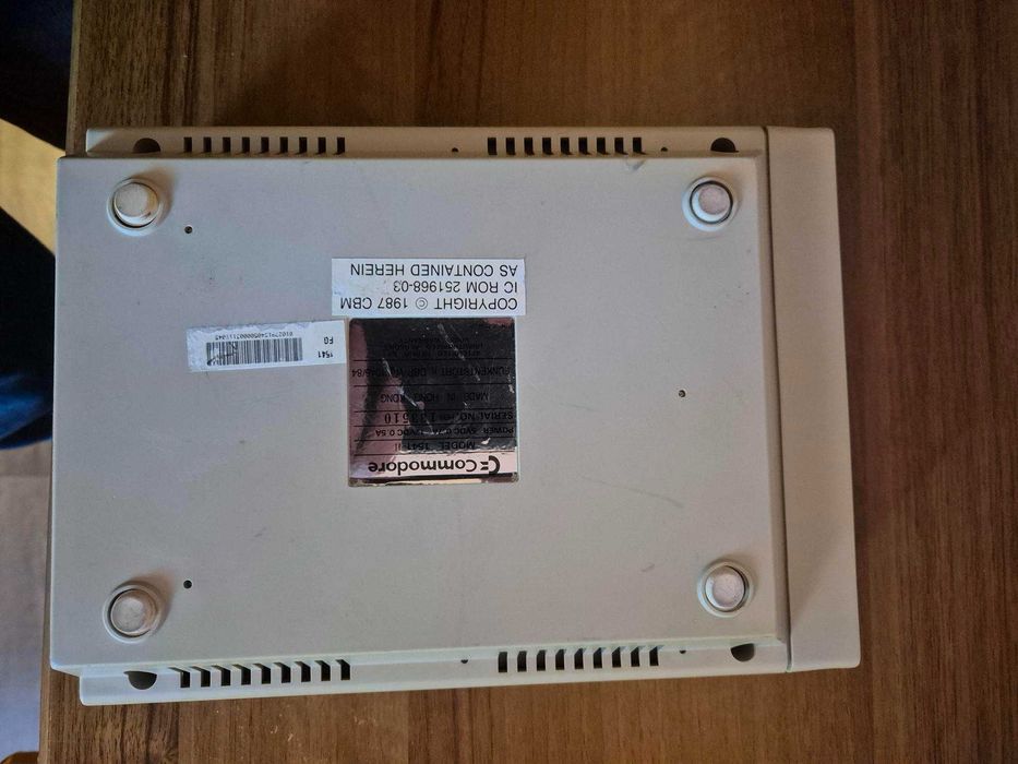 Commodore 64 z akcesoriami