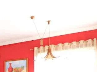 Candeeiro de tecto de madeira e pele