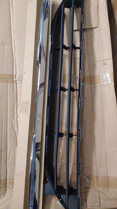 Решётка бампера ниссан рог Nissan Rogue X-trail 2017-2019