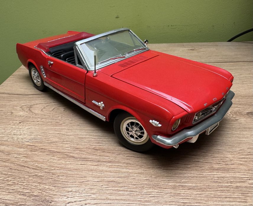 Model samochodu w skali 1:18 Ford Mustang 1964 Solido Mira Norev