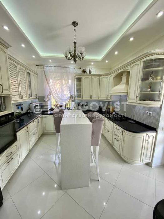 Новообуховская трасса КГ GreenWood -Дом 325 м кв  12 соток