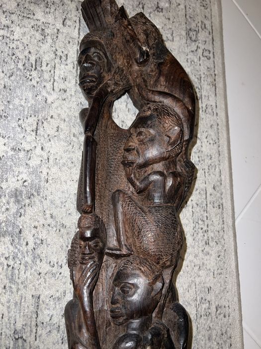 Figurka drewniana ciemna afrykańska