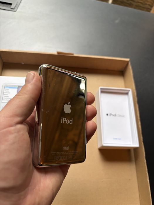 iPod classic 160 GB + etui i kable