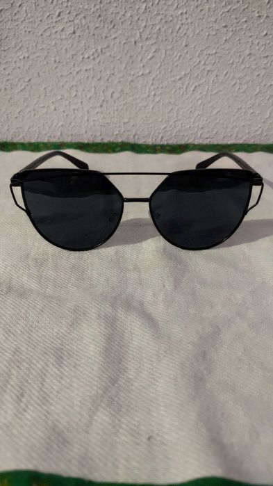 Óculos de sol novos