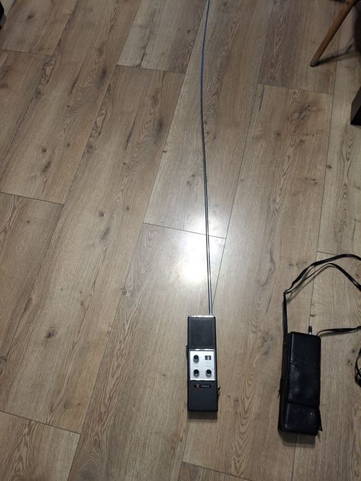 Zabytkowe radiotelefony walkie - talkie Hitachi