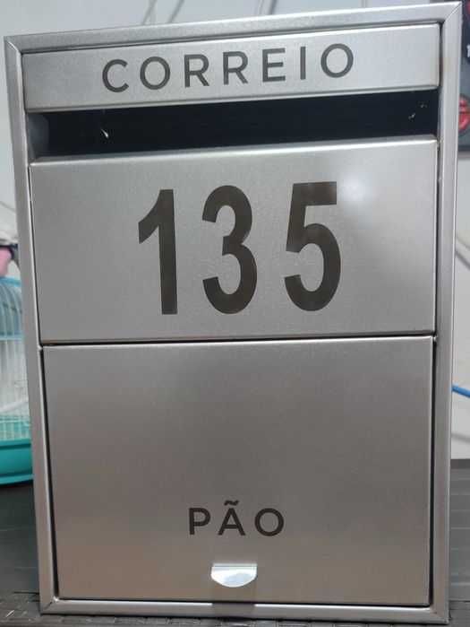 Caixa de correio e pão de inox