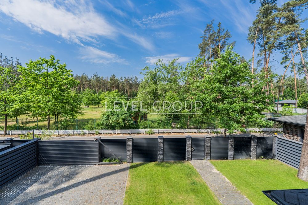 Будинок 250м. у котеджному містечку. Ліс! Козин! 10 соток!