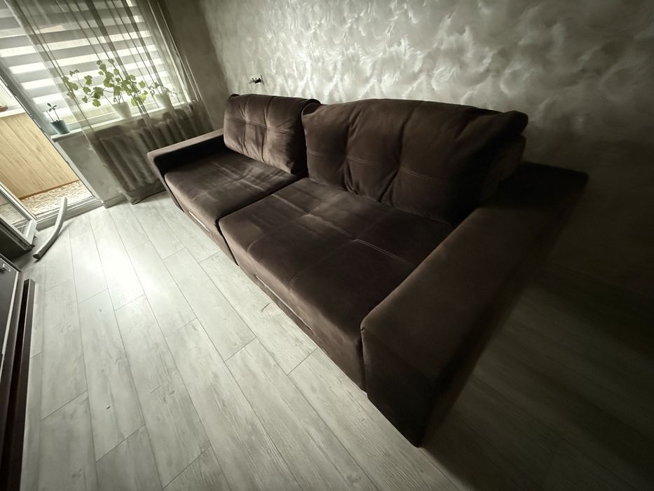 Диван в гарному стані