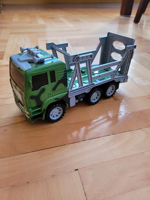Zabawka dinozaur i auto