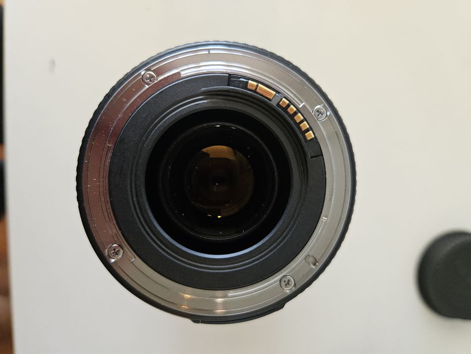 Lente Sigma Zoom-α 35-135mm f/3.5-4.5 (Montagem Canon EF)