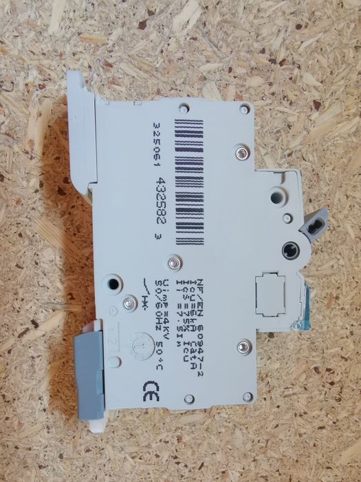 Disjuntor duplo Hager MJT716 C16A de um módulo64365346746497124