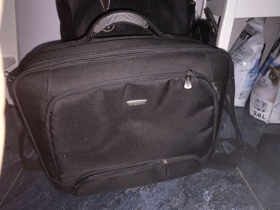 Duża etui torba na laptopa z trzema przegródkami