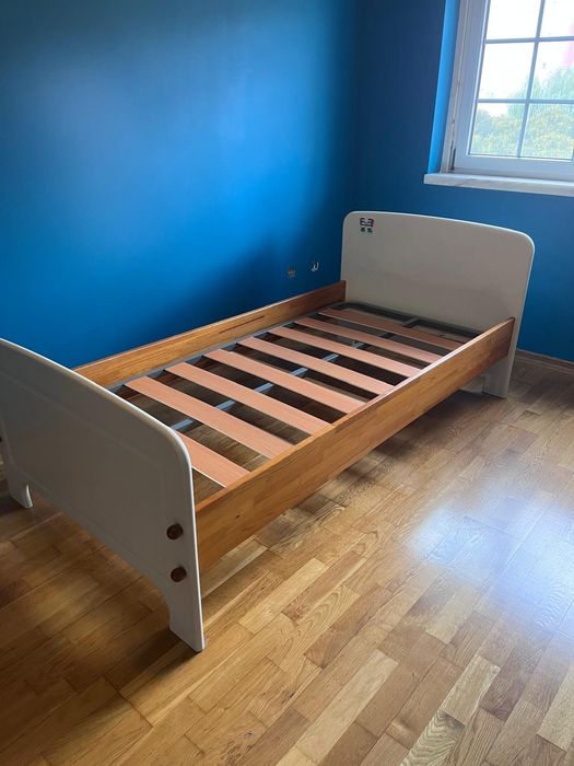 Conjunto de Quarto – Cama, Cómoda e Mesa de Cabeceira