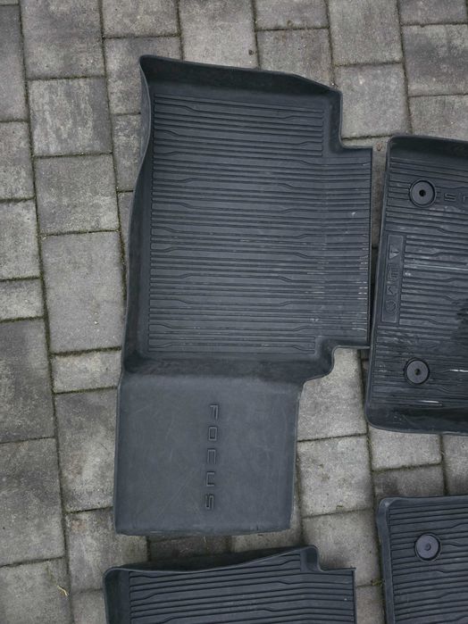 Oryginalne gumowe dywaniki Ford Focus mk4