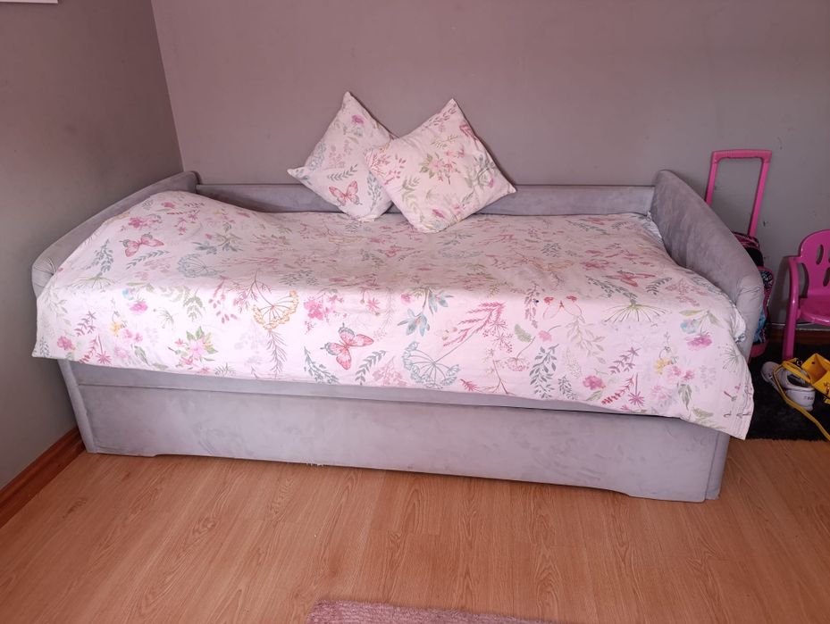 Cama dupla com 2 colchões em estado bom