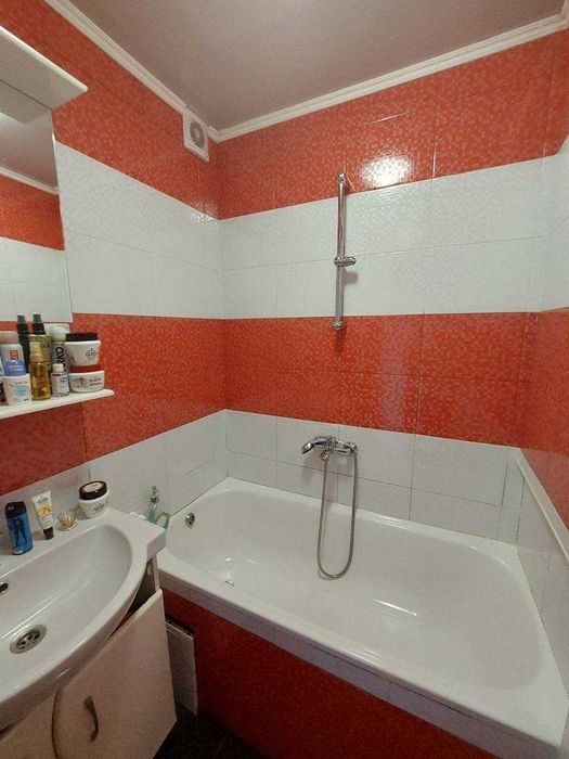 Продам 3к квартиру з ремонтом жилий стан.Індивідуальне газове опалення