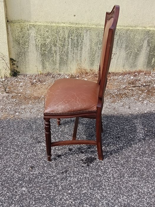 Cadeira rustica de sala.