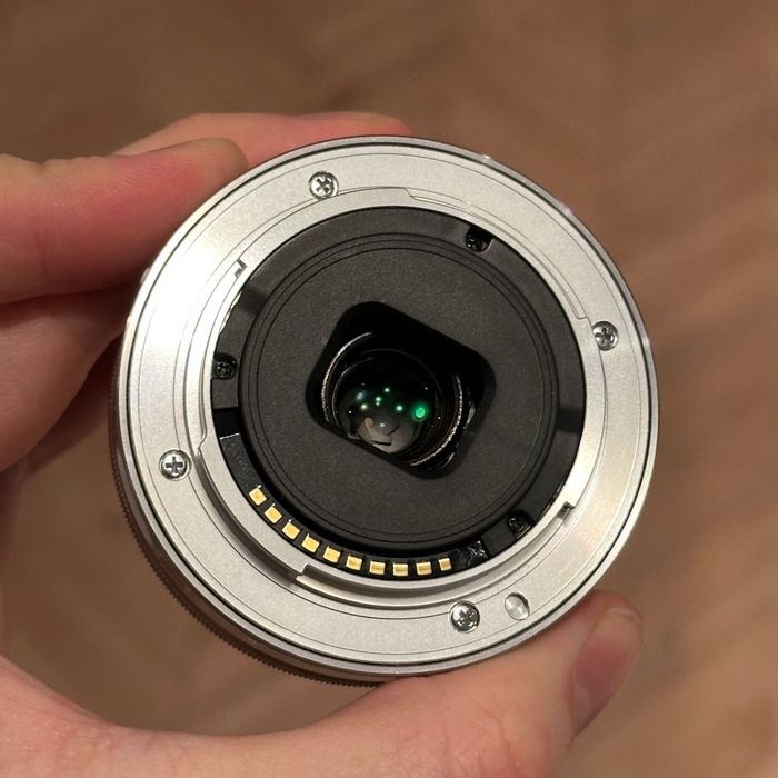 Obiektyw Sony E 16mm f/2.8 | BDB + Dekielek SEL16F28