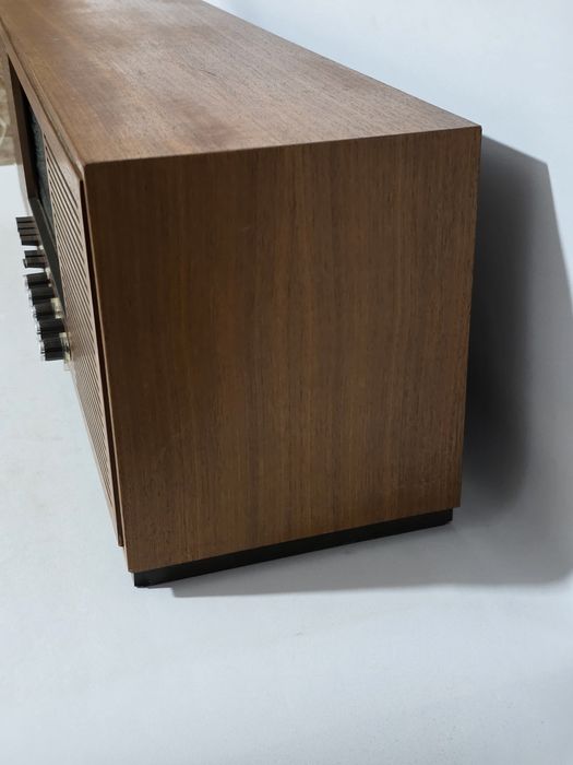 Rádio antigo reparado SABA