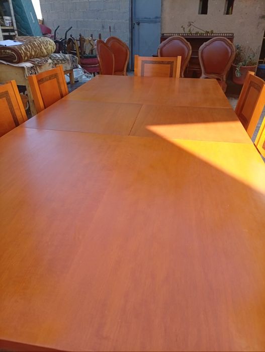 Imponente mesa jantar com cadeiras