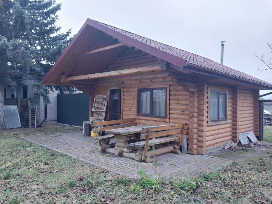 Дерев'яна баня зі зрубу розміром 5,6 м * 5,6 м