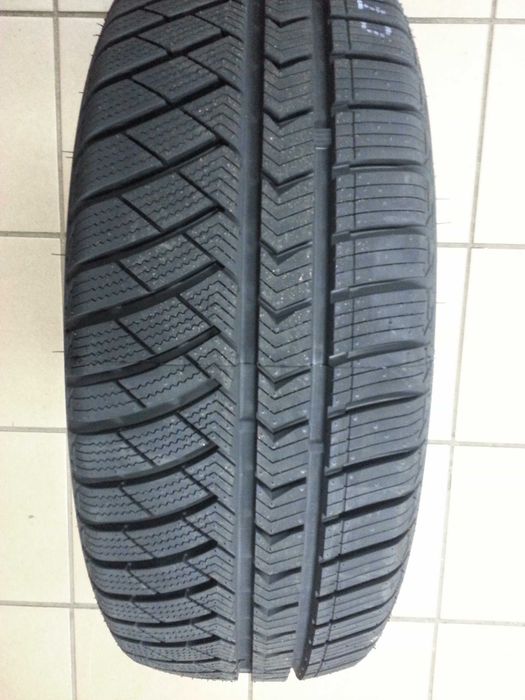 Opony całoroczne wielosezonowe 195/60r15 88H Sailun Atrezzo 4Seasons
